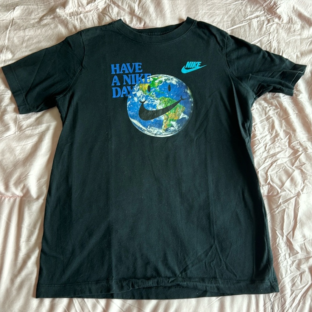 Youth boys XL have a Nike day short sleeve T-shirt